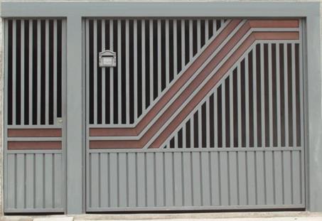 Portão Automático de Chapa e Madeira Modelo 47